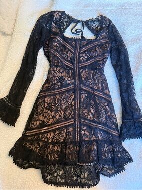 For love and lemons 🍋 Black Lace Overlay Long-Sleeve Dress